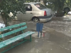 Затопленный дождем подъезд в Волгограде попал на видео