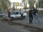 Потасовка у букмекерского клуба в Волгограде попала на видео