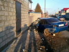  В Волгограде иномарка протаранила забор автосервиса