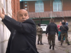 В Волгограде изъяли оружие и дубинки во время обысков ОМОНа в цыганском посёлке 