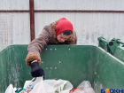 Работникам образования в Волгограде установили оклады ниже прожиточного минимума