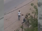 Драка горячих подружек с полуголыми мужчинами попала на видео в Волгограде