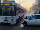 Авария с легковой парализовала движение троллейбусов в Волгограде 