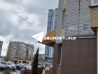 "Танцующая" крыша напугала волгоградцев во время шторма