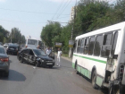 "Лада" протаранила пассажирский автобус на севере Волгограда