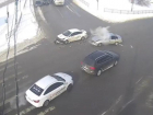 Такси «Ситимобил» протаранило Daewoo Nexia на перекрестке в Волгограде: ДТП попало на видео 