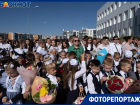 Обмороки, слезы и 12 первых классов: как 1 Сентября прошла линейка школы-гиганта в Волгограде 