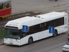 "Новый" автобус "Питеравто" потерял часть моторного отсека на дороге Волгограда