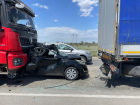 KIA смяло между двумя грузовиками на волгоградской трассе 