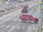 Розовый Jeep устроил ДТП в Волгограде 