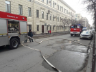 В Волгограде загорелось здание у обладминистрации