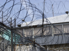 Волгоградский тюремщик за взятки отпускал осужденных погулять 