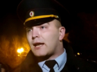Волгоградский капитан полиции не побоялся выйти один на один с толпой митингующих