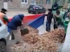 Опубликовано видео осквернения российского флага дворниками из Волгограда