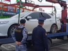 В Волгограде на парковке у «Мармелада» арестовали 25 автомобилей
