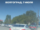 Длиннющую пробку до заправки на улице Азизбекова сняли в Волгограде на видео