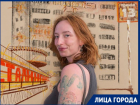 «Набила себе первую тату в 13 лет»: юная мастерица бережно хранит в эскизах памятные места Волгограда