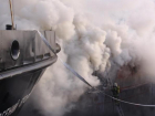  На юге Волгограда сгорела баржа