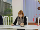Руководителя волгоградской соцзащиты заметили на совещании с сумкой за 160 тысяч рублей