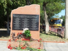В Волгограде 15 имен жертв теракта в троллейбусе  увековечили на монументе