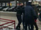 В Волгограде люди в штатском жёстко задержали пикетчика у здания прокуратуры