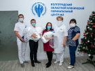 В Волгограде из перинатального центра №2 впервые в этом году выписали тройняшек