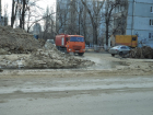 В Волгограде фекалиями затопило улицу