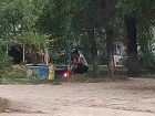 Волгоградец решил пожарить шашлык на детской площадке