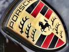 Porsche Cayenne сгорел дотла на набережной в центре Волжского 