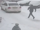 Машину доставщика пиццы угнал прохожий в Волгограде: нелепое преступление попало на видео 
