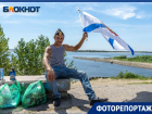 В тельняшках и с пакетами алкоголя: день ВМФ в Волгограде в объективе фотографа