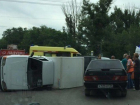 В Волгограде на проспекте Жукова перевернулся грузовой автомобиль