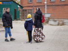 "Ходят толпой и вымогают деньги": в Волжском полиция разбирается в конфликте с участием группы цыган 
