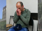 Серийный карманник похищал кошельки у волгоградцев в транспорте: допрос сняли на видео
