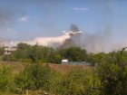 На видео попал сброс воды с самолета МЧС под Волгоградом