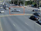 Эпичные выкрутасы «Мерседеса» без номеров на оживленном перекрестке Волгограда попали на видео