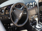 Злостный должник приехал в торговый центр за покупками и лишился Bentley в Волгограде
