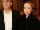 С кем много лет идет плечом к плечу показала Альбина Джанабаева