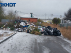 Дорогу мусорным завалом перекрыли жители Волгограда