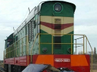Под Волгоградом железнодорожный локомотив протаранил "десятку": 1 человек погиб