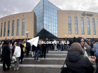 Крупный офис "Сбера" экстренно эвакуировали на юге Волгограда 