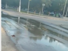 Вода из колодца третий день топит улицу на юге Волгограда