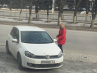 Волгоградцы "поймали" шпионку, которая фотографирует нарушителей парковки