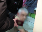 Лицом в пол уложили полицейские волгоградца за махинации с участками многодетных — видео 