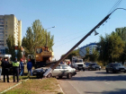 В городе-спутнике Волгограда легковушка снесла бетонный фонарный столб