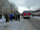 Несколько пожарных машин, толпы людей: видео с места вспыхнувшего рынка в Волгограде