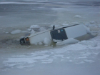 Под Волгоградом машина с рыбаками ушла под лед: один погиб