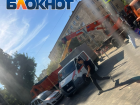 Волгоградцы заметили исчезновение проезжей части у ТЮЗа