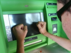 Раздетый волгоградец пытался разбить урной банкомат в Волжском