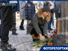 Волгоградцы провели у Сбера третью акцию в память убитого из-за конфликта в родительском чате Романа Гребенюка